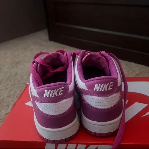 active fuchsia dunks - size women’s 8 - Picture 3 of 3